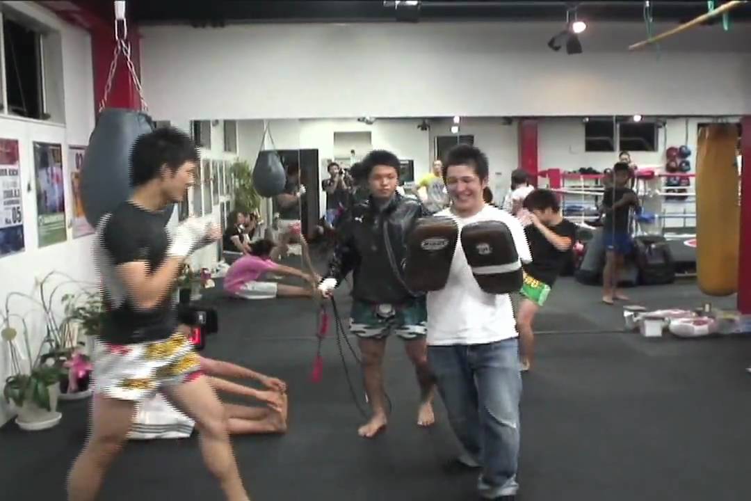 Masaaki Noiri - Middle Kick Demonstration -