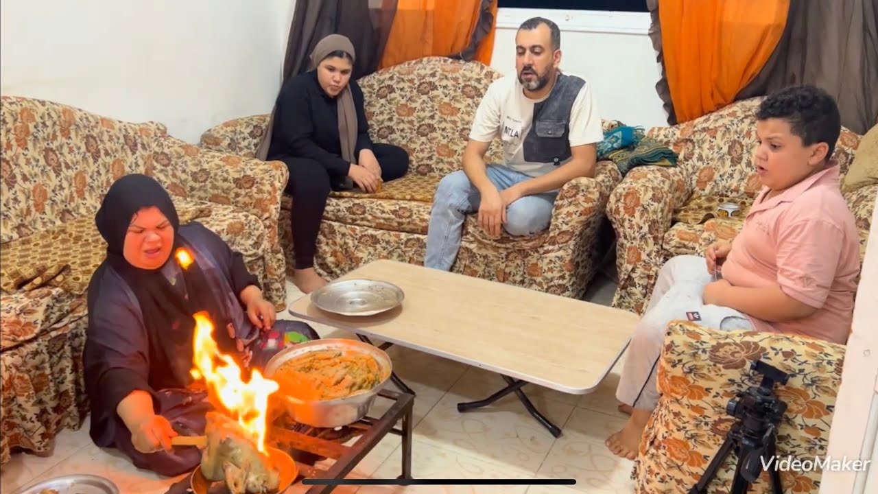 ام جني بيقولوا مشغله بنتك خدامه عندك وبتطفحيها الدم انتي شكله مش امها انتي ام اربعه واربعين😜😜
