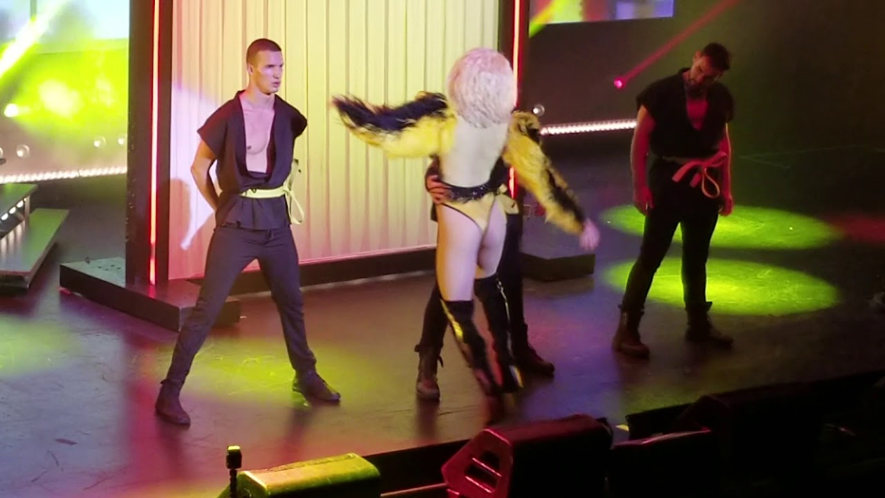 Aquaria performing 