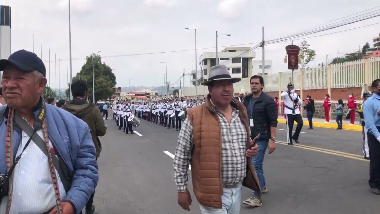 Unidad Educativa “Ramon Barba Naranjo” desfile por los héroes del 95 (Batalla del Cenepa)