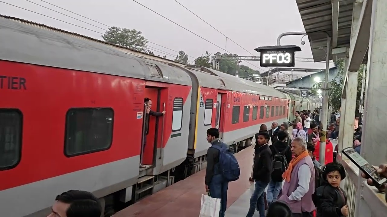 6 HOURS LATE !! 12312 NETAJI SUPERFAST EXPRESS DEPARTS FROM ETAWAH JN ⚡🚉⚡
