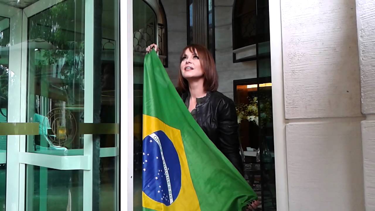 Gaby Spanic saindo do Hotel 17/03/13