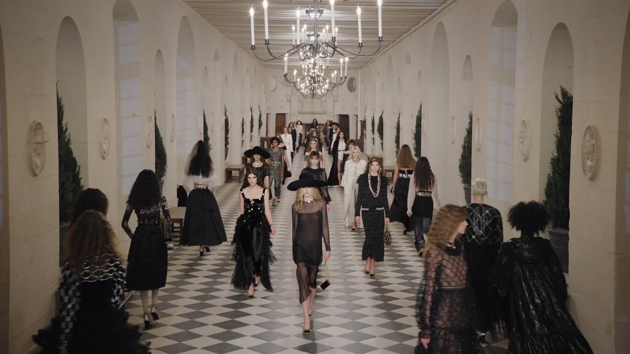 Показ Métiers d’art 2020/21 Le Château des Dames —  CHANEL 