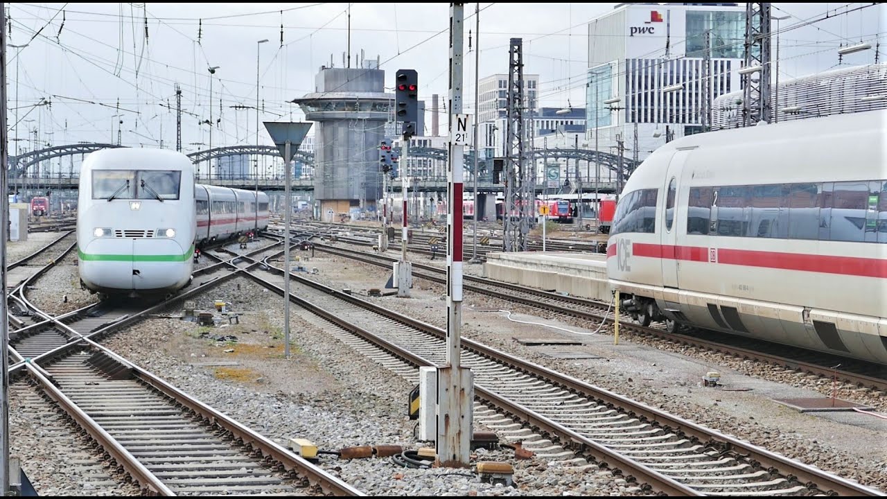 Münchner Hbf mit grünen ICE´s und 2 Werbeloks