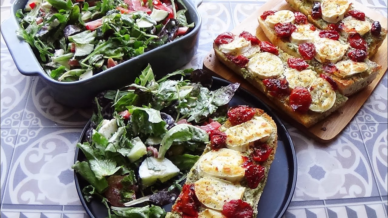 Tartines de chèvre chaud et Salade grecque un diner en toute simplicité!