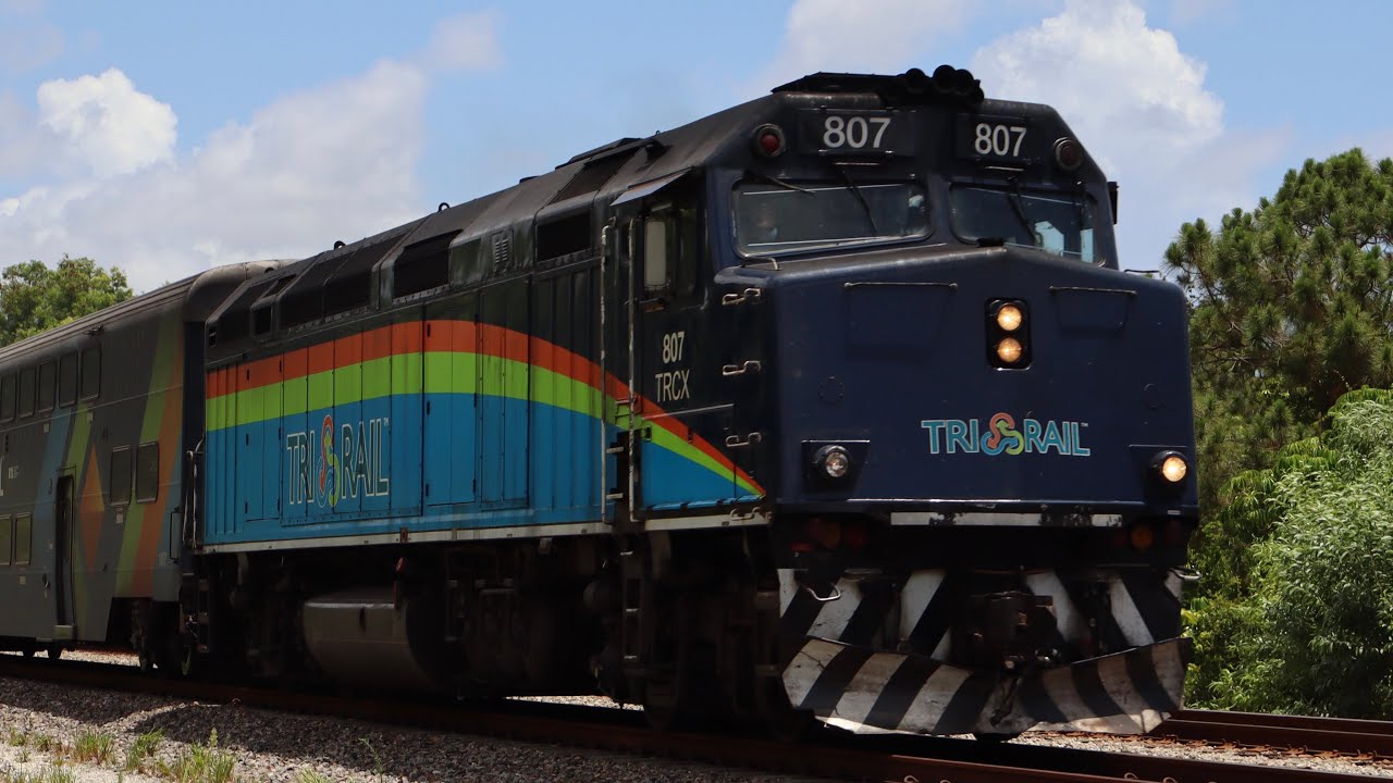 5 Minutes of Trains at Deerfield || 4k 60 fps
