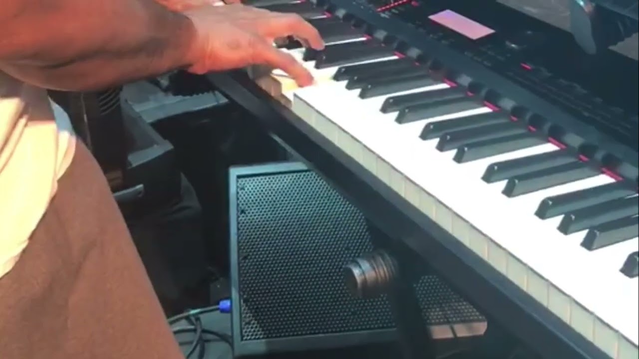 Travis Sayles Plays “Revive Us Again” On Roland RD 2000 / Keyscapes!!!  @avantmusic (Soundcheck)
