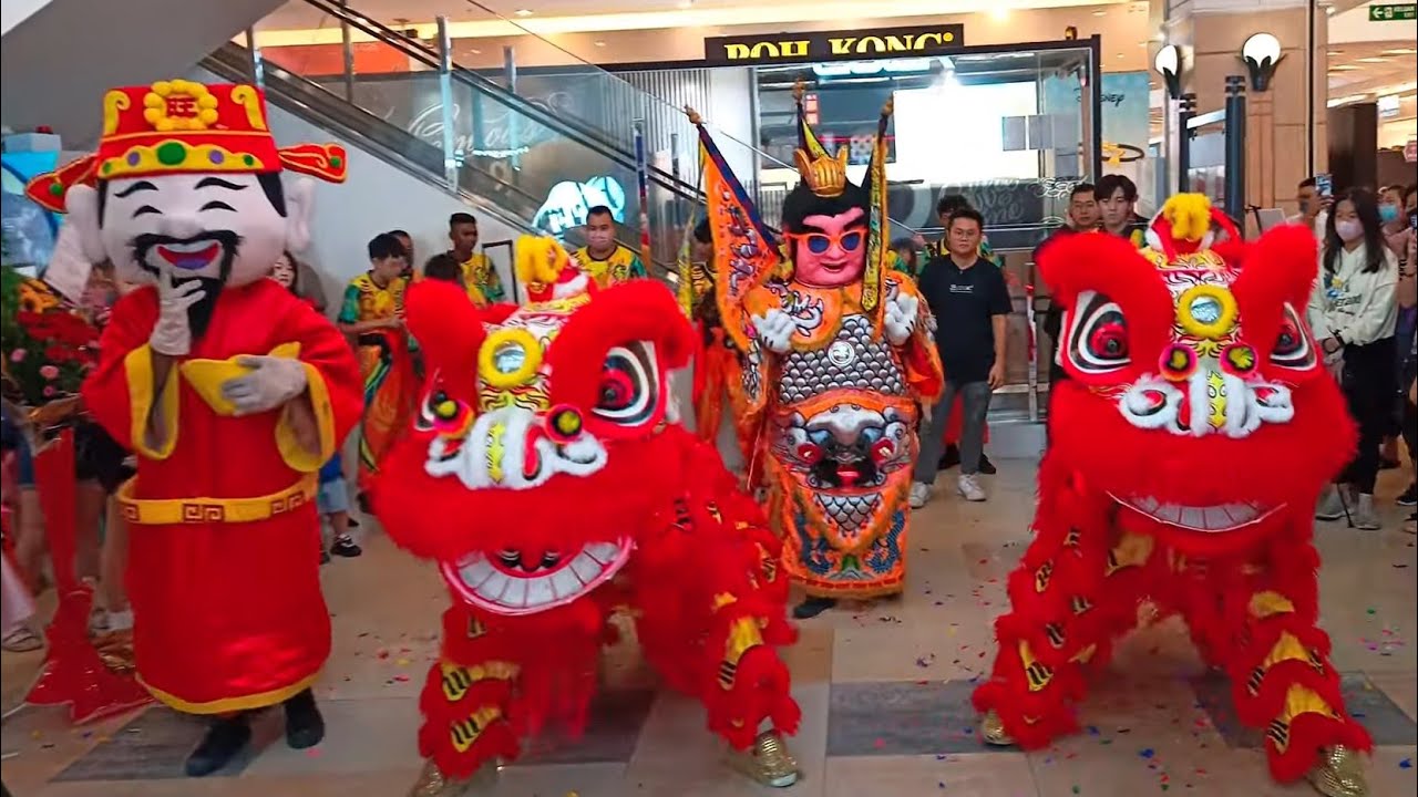 Lion Dance with Choy San Yeh & Sam Thai Tsu