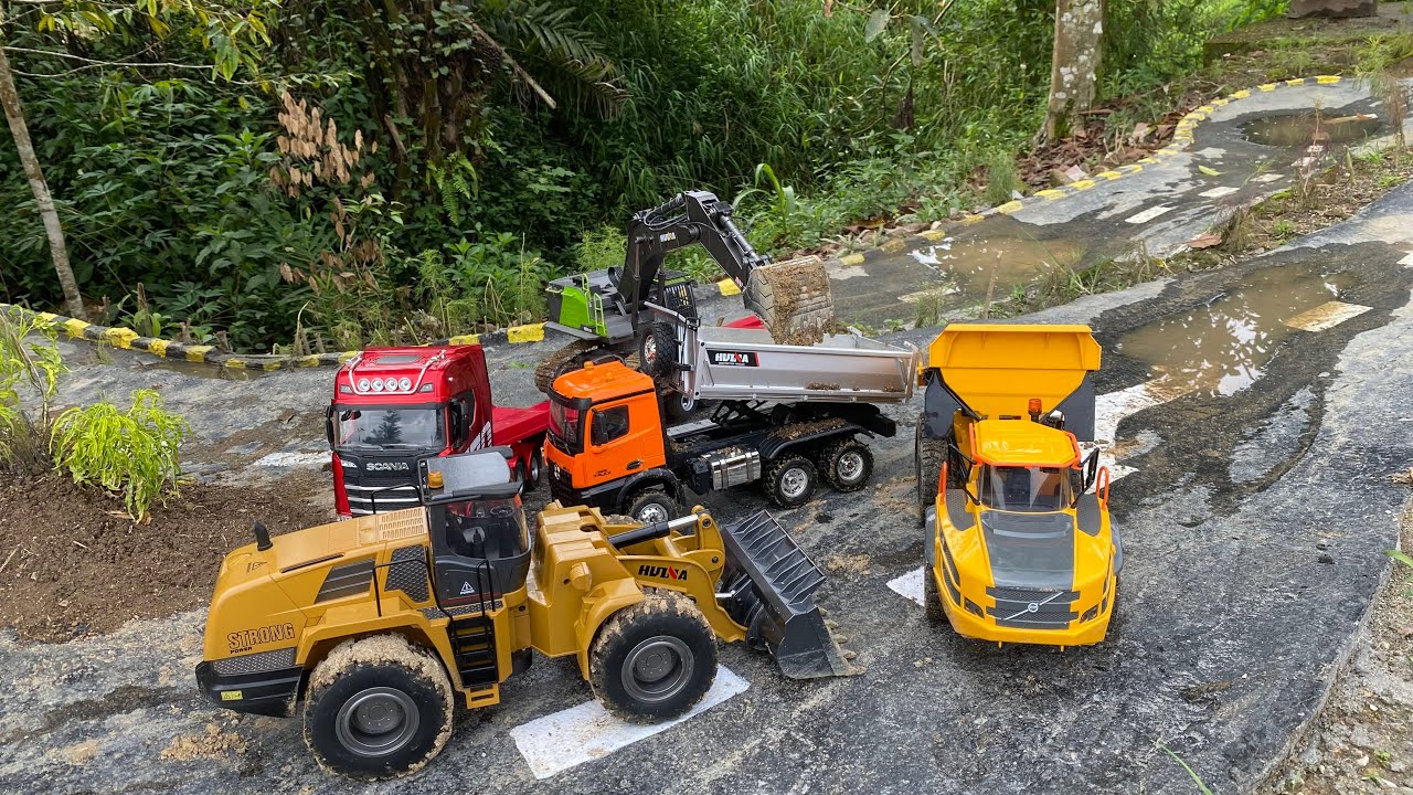 Aksi #98 Dump Truk RC Huina 1536, Truk Merci Muatan Tanah Merah Bangunan Excavator Besar Huina 1593 