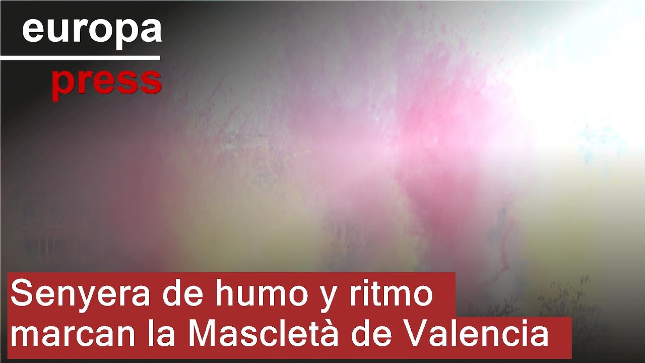 Una senyera de humo y un final de mucho ritmo en la Mascletà de Valencia