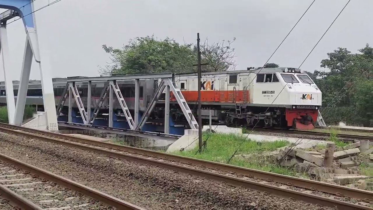 RAMAI AKTIVITAS KERETA‼️ KOMPILASI KERETA API JARAK JAUH DI PERLINTASAN JPL 110 STASIUN CIKARANG