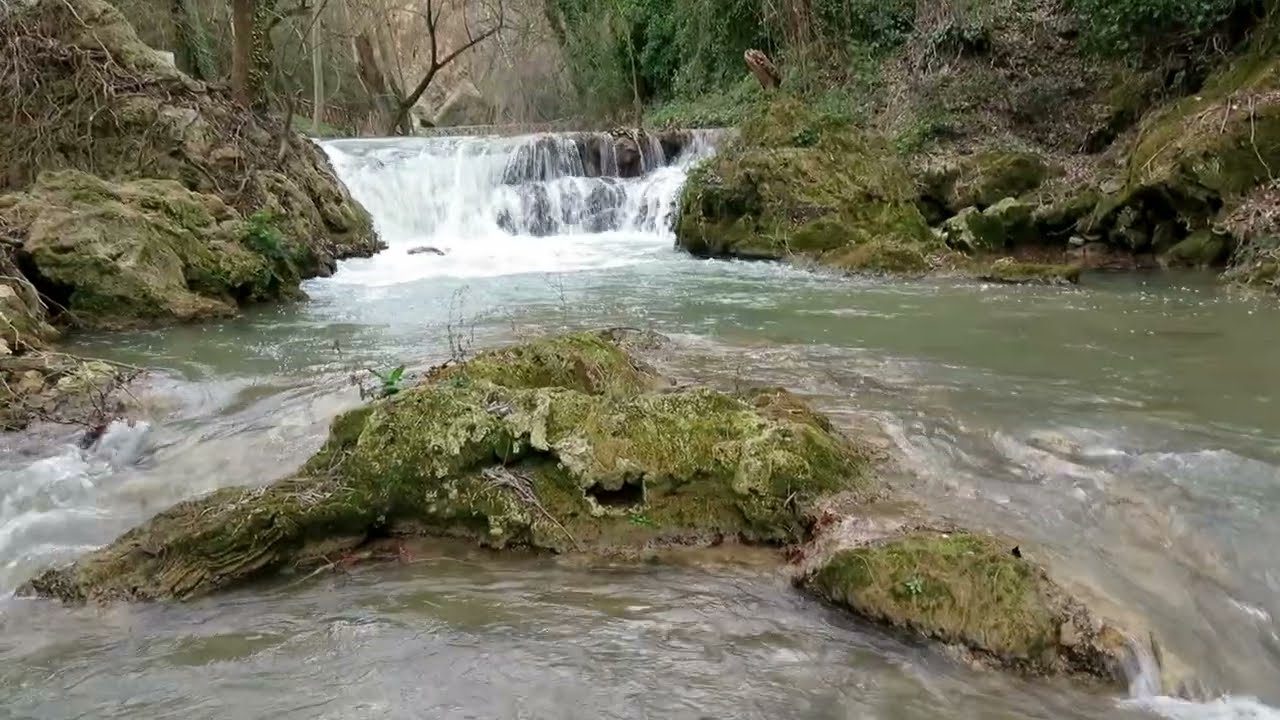 Agua en el río Piedra