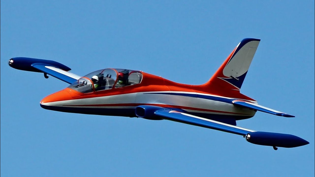 Hangar 9 MB 339