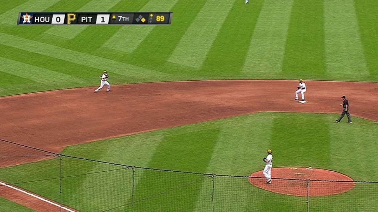 HOU@PIT: Barmes starts a double play in the seventh