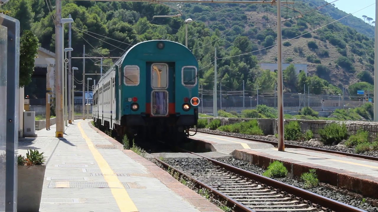 STAZIONE DI CASTELBUONO! Incrocio tra Regionale e ICN......