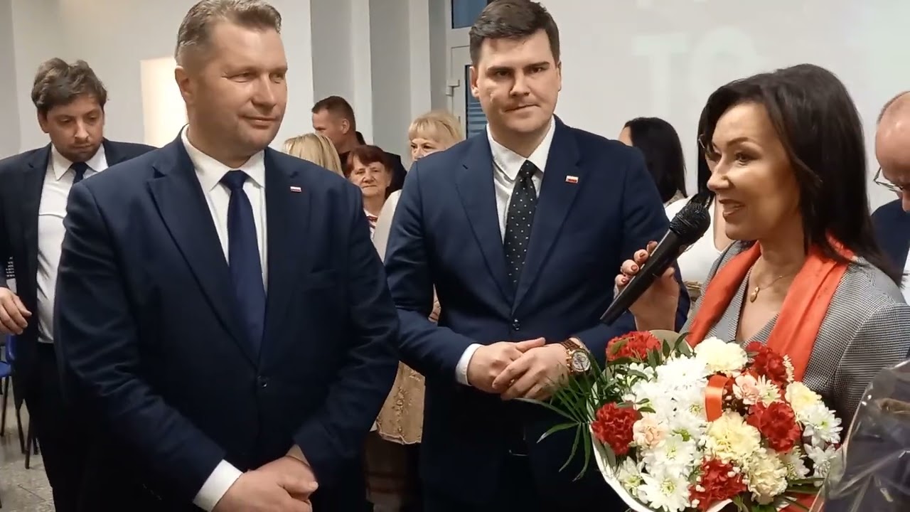 Senator Małgorzata Kopiczko i podziękowania dla ministra edukacji