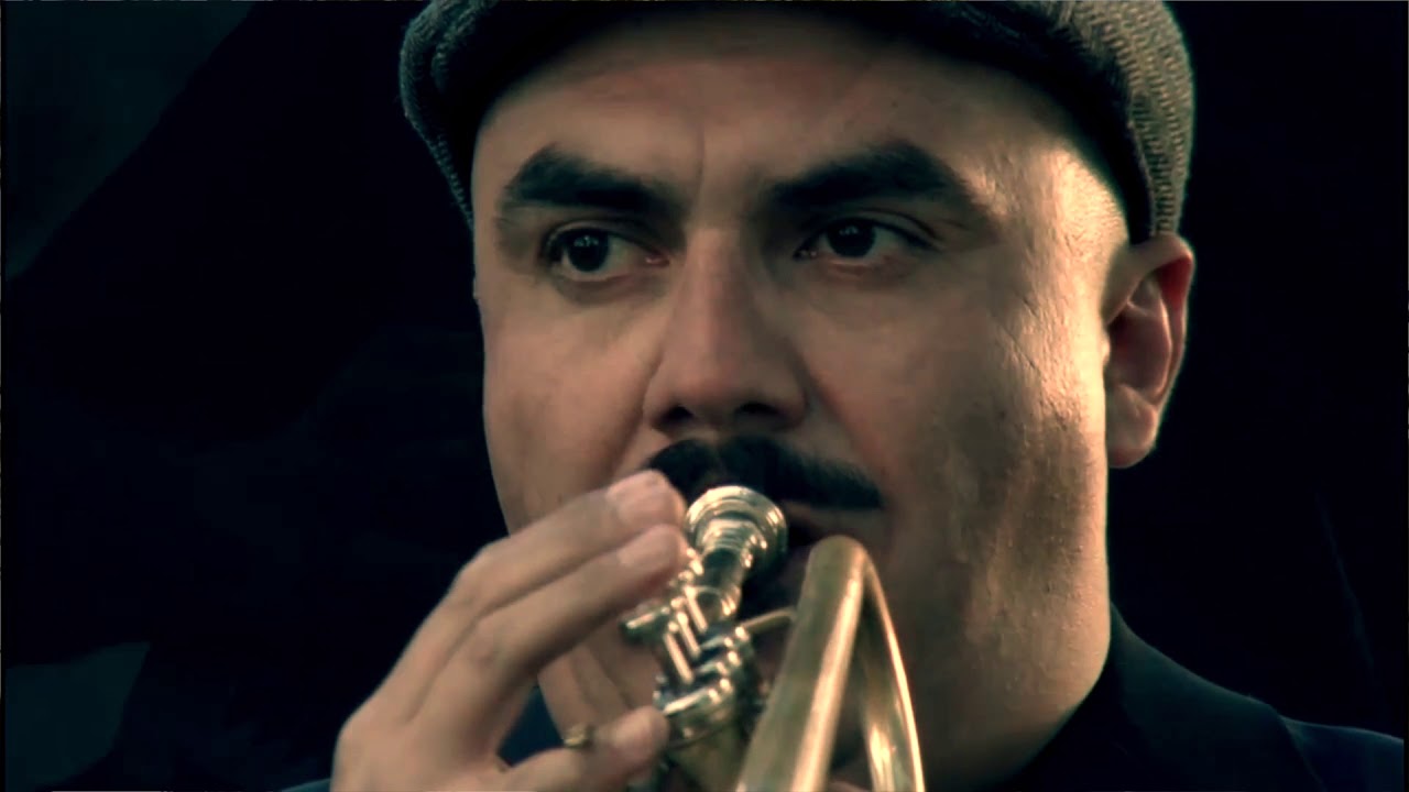 Luis Cheul and his Wing Bass with a Big Band