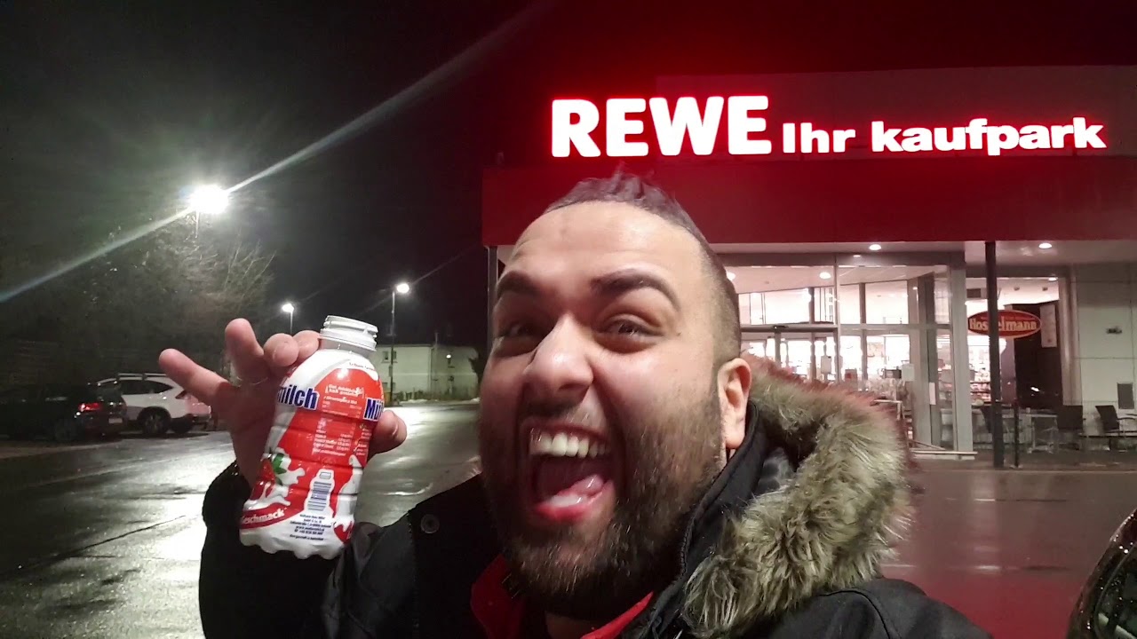 Mr.Wixa probiert M&uuml;llermilch Erdbeere | SCHMEEECKT | Daaahahaha 👌😂👌