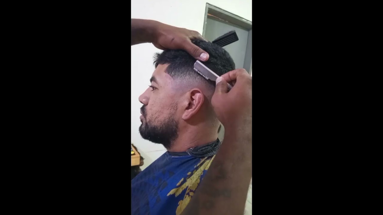 Barbero corta con navaja😳.    #barberiasdelmundo #barbershop #barbero #viral #barberlove #tutorial 