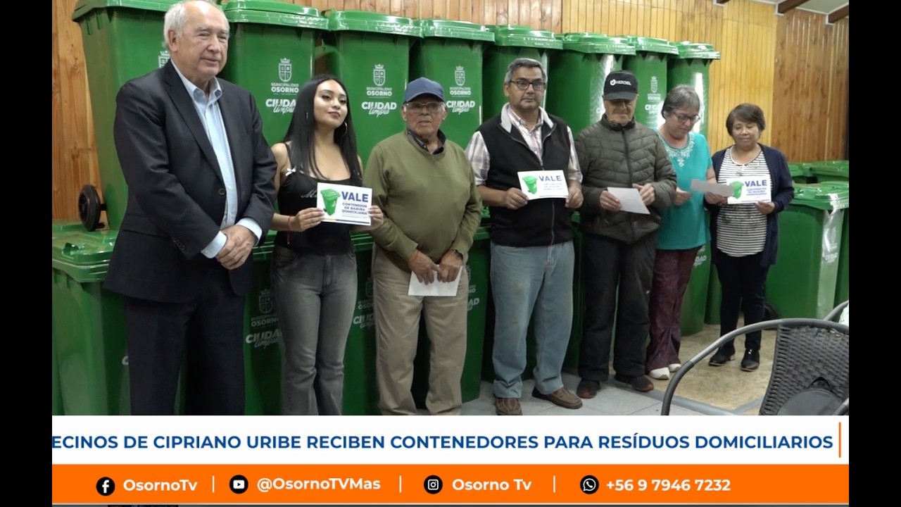 VECINOS DE LA POBLACIÓN CIPRIANO URIBE DE RAHUE ALTO RECIBEN NUEVOS CONTENEDORES DE RESIDUOS.