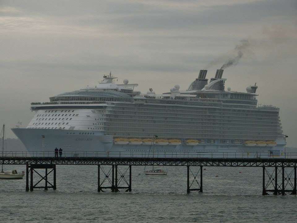 "Oasis of the Seas" maiden visit to Southampton Docks - 15/10/2014