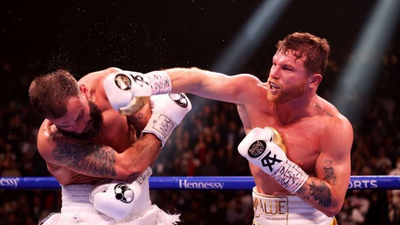 Canelo Alvarez vs Caleb Plant - Highlights