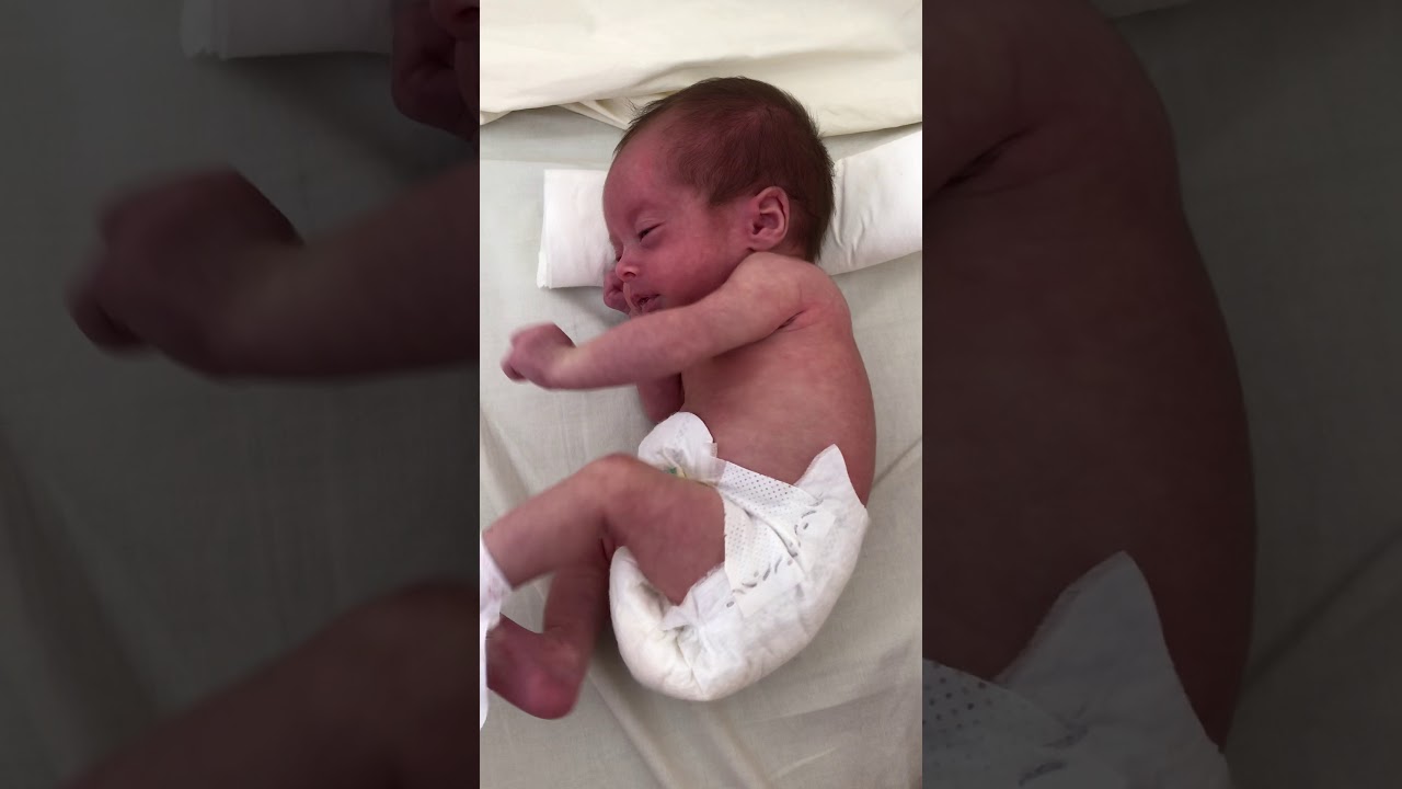 beb&ecirc; prematura chegando a 2 kg