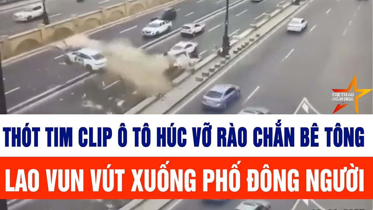 Thót tim clip ô tô húc vỡ rào chắn bê tông lao vun vút xuống phố đông người