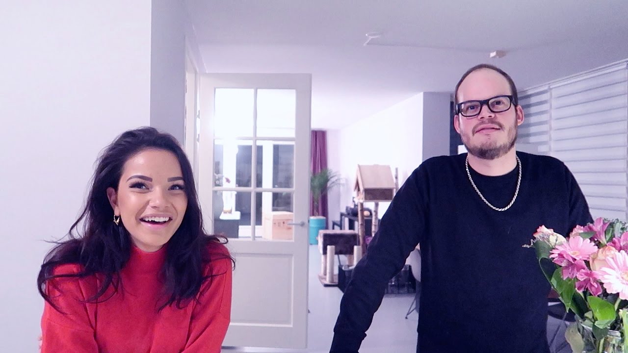 Monica blijft gezellig eten | Vloggloss 743