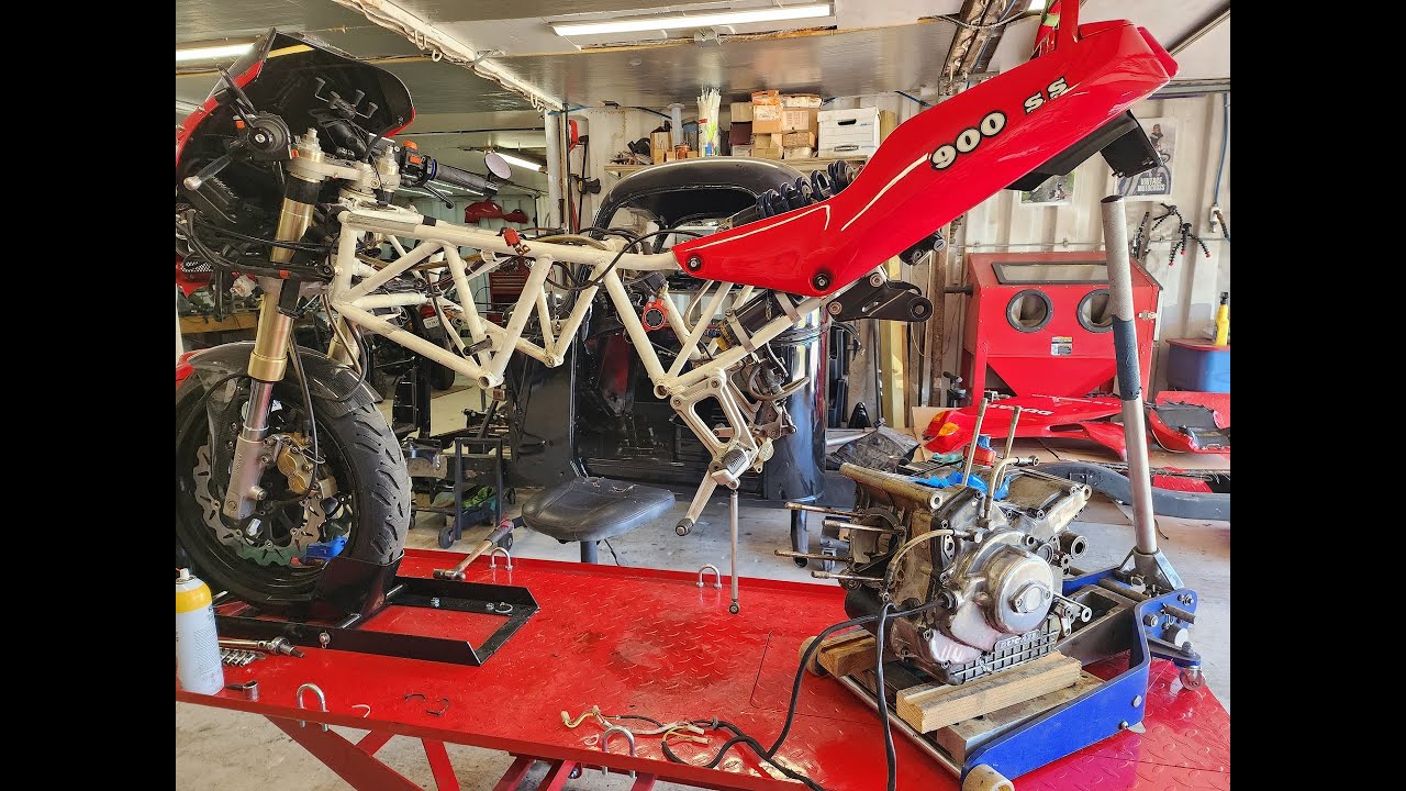 1992 Ducati 900SS,  Removing the engine from the frame