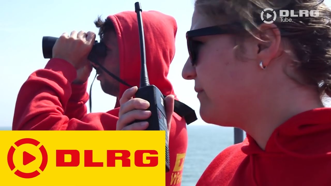 DLRG bildet Schüler zu Rettungsschwimmern aus