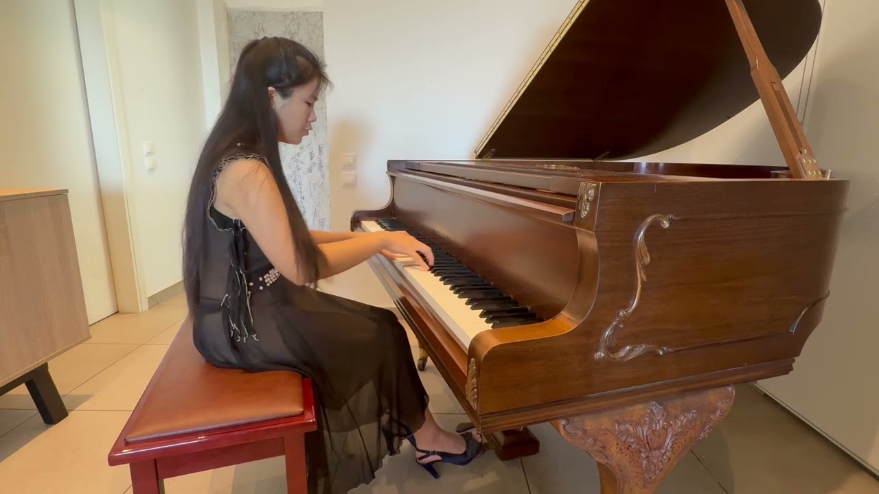 Zhu xinruisuri’application by play Chopin etude opus10 nr.7
