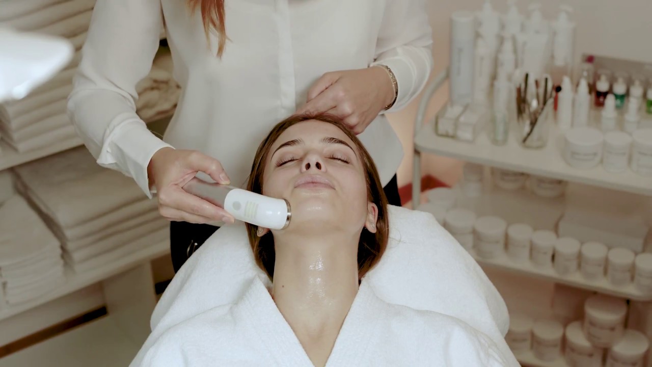 Ultrasound Skin Device – Mira-Skin used in beauty salon