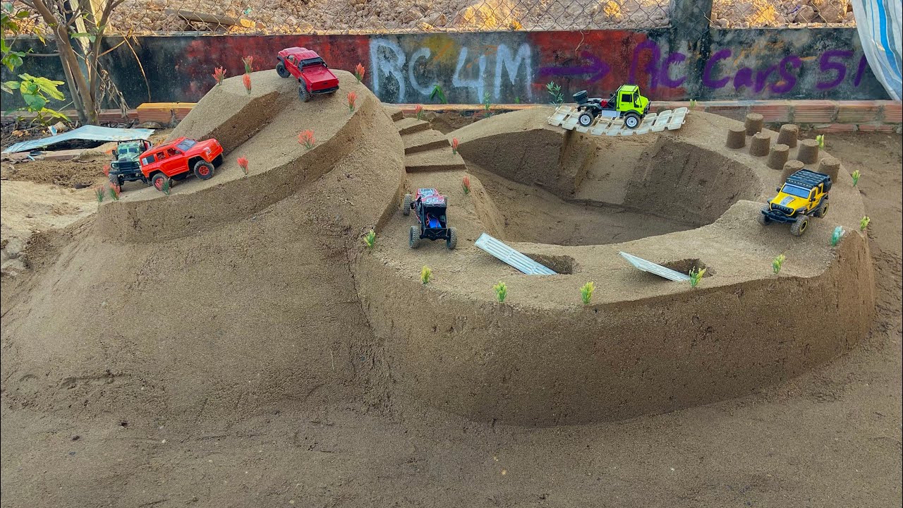Amazing RC car climbs the mountain 🏔️ | Who will reach the top of this mountain?