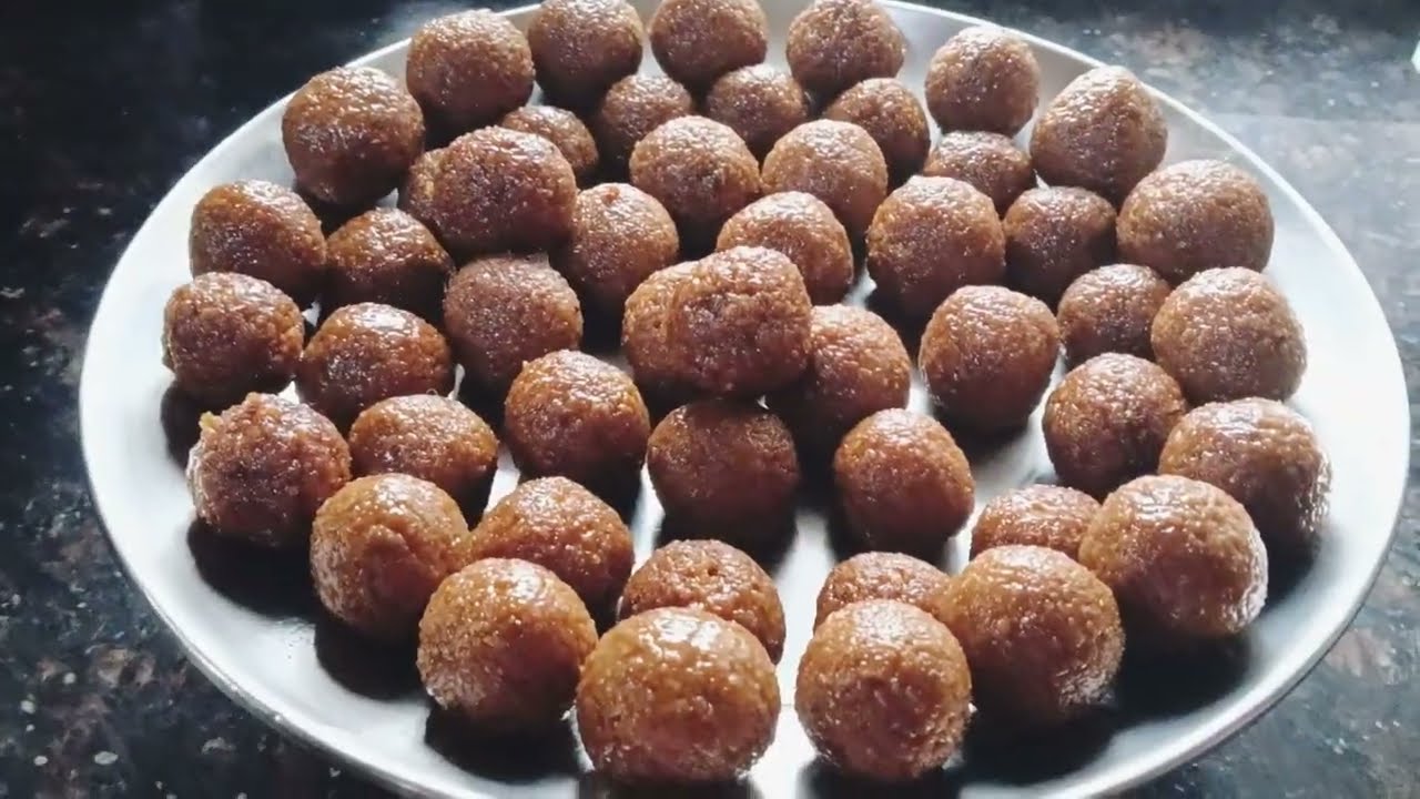 সুস্বাদু নারকেলের নাড়ু, এভাবে বানিয়ে দেখুন, দারুন লাগবে।