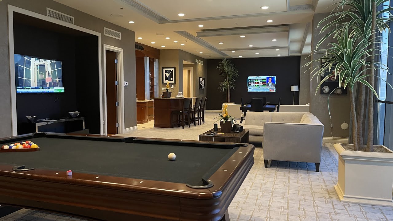 Luxor MGM Las Vegas | Room with Pool Table