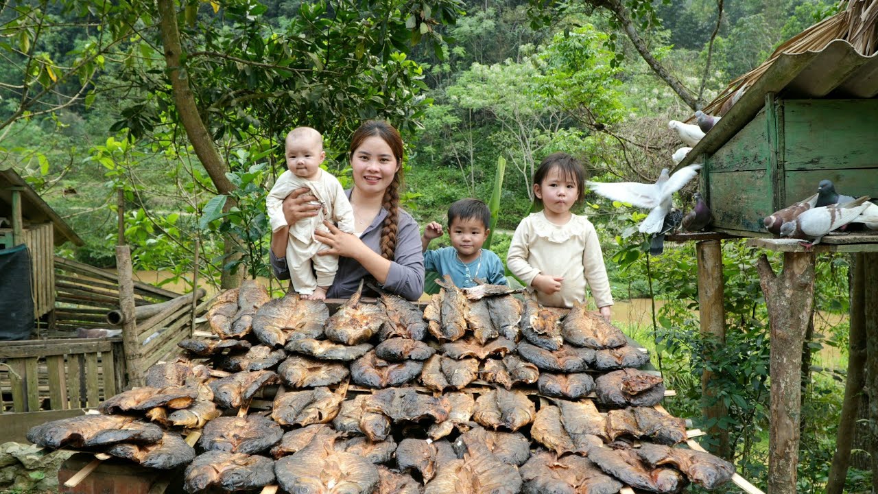 How to catch giant river fish - making smoked fish to preserve it with my little daughter.