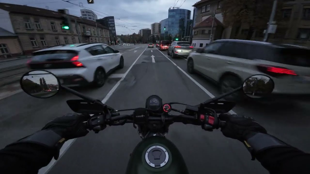 Honda CL500 city ride in autumn [Arrow]
