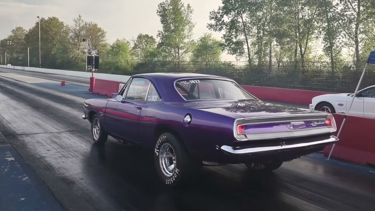 1968 Barracuda vs Mustang Cobra Jet