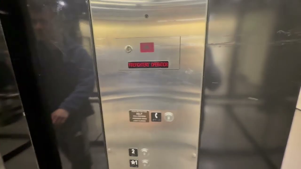 Schindler HT hydraulic elevator at Zara Easton Town Center in Columbus, OH