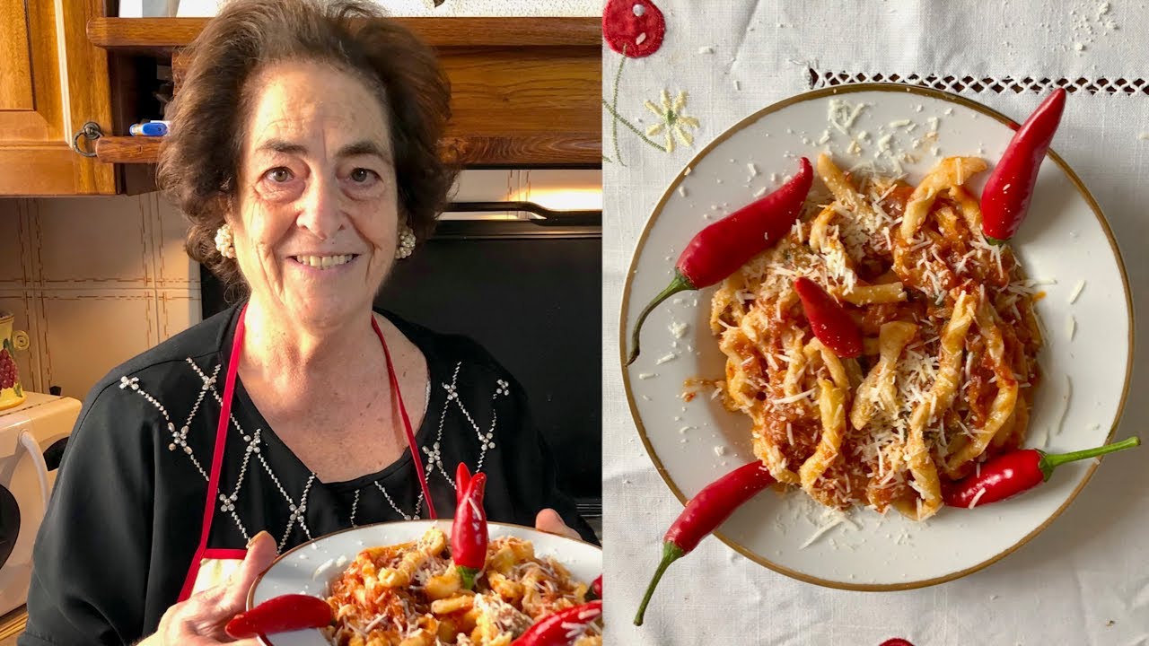Discover fileja pasta with Tropea onion and pepper sauce | Pasta Grannies