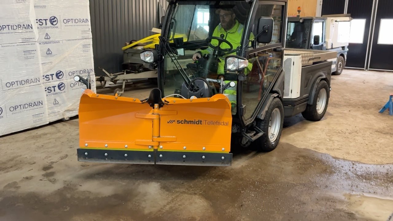 Köp Sopmaskin/Redskapsbärare Schmidt FlexiGo 150 med snöblad, flak & sopaggregat/tvätt på Klaravik