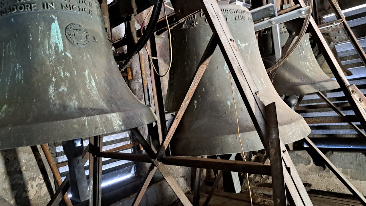 Haugsdorf (A-NÖ) Glocken der Pfarrkirche St. Peter und Paul