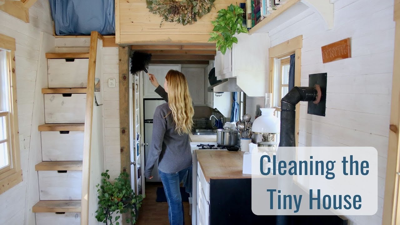 Life in a Tiny House called Fy Nyth - Cleaning the Tiny House
