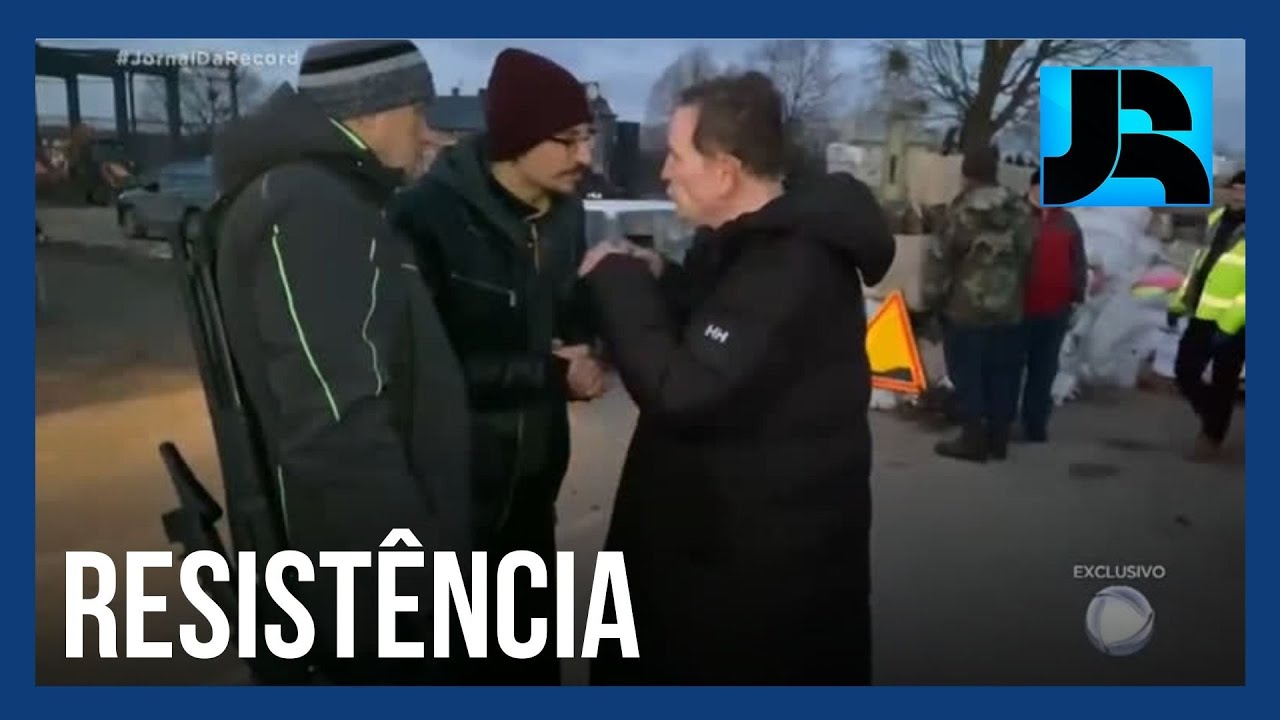 Na Ucrânia, Cabrini visita vila que se arma de forma improvisada para resistir aos ataques russos