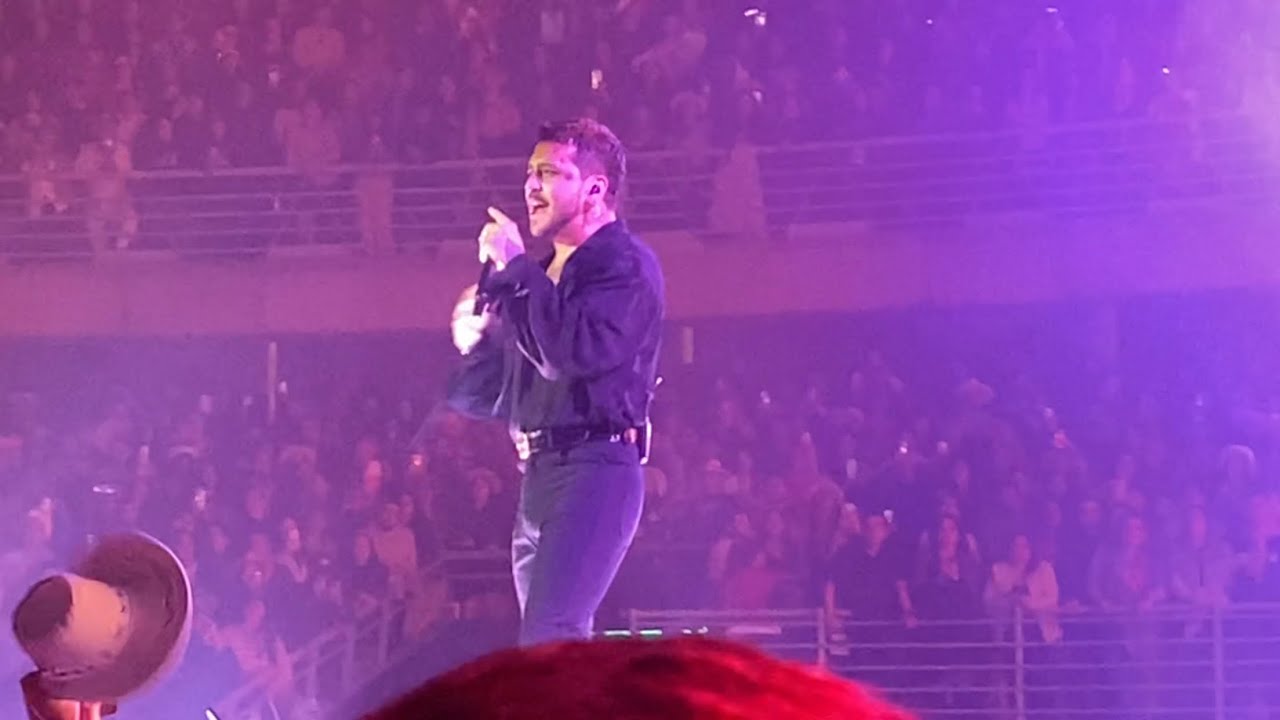 Cazzualidades en vivo, Christian Nodal, Foraji2 tour chile 2023, Movistar arena santiago