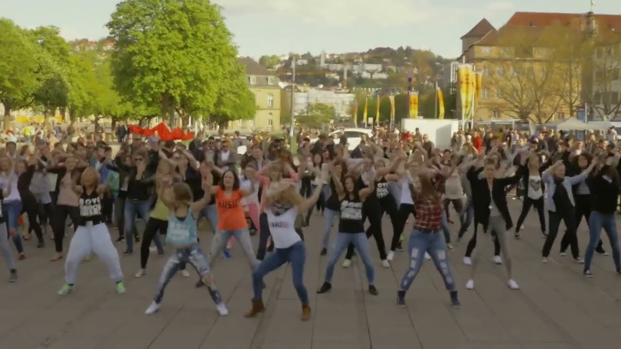 Zumba Flashmob Stuttgart  (Germany) 2015 - TANZES Esslingen & Move