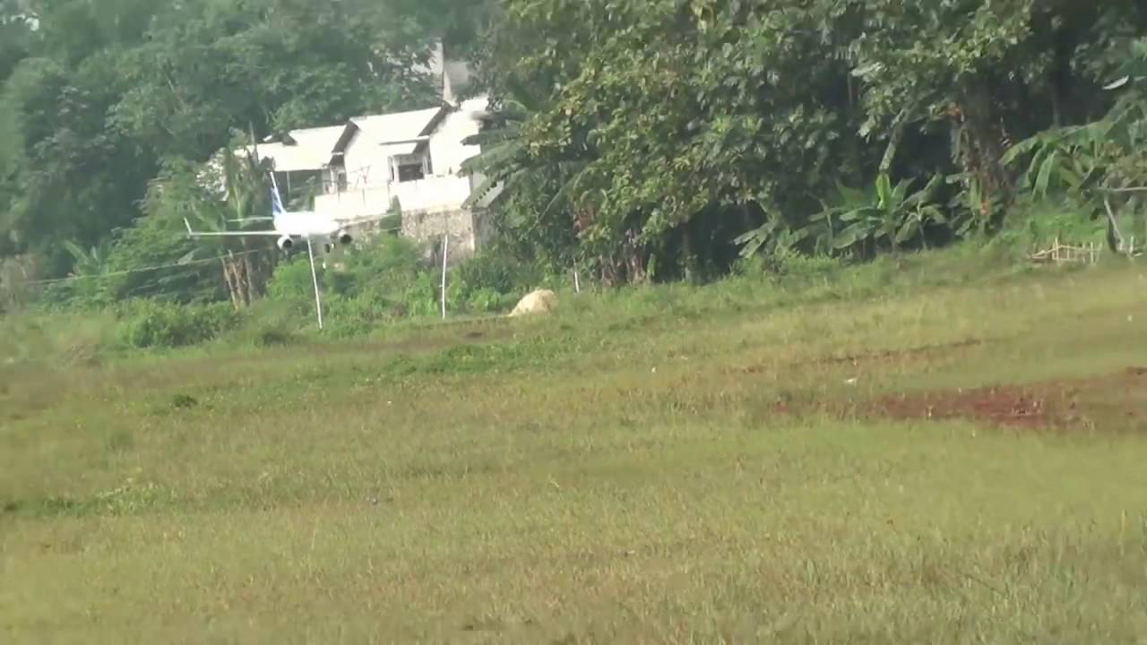 RC Boeing 737 800 Garuda Indonesia (remote control - air plane) - test flight