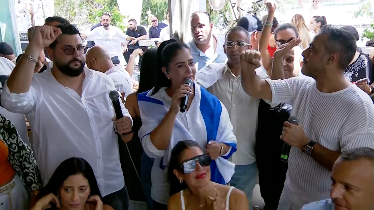 מורן קריטי, גילת יפרח ודניאל חן - מחרוזת עם ישראל חי | מתוך שישי שמח