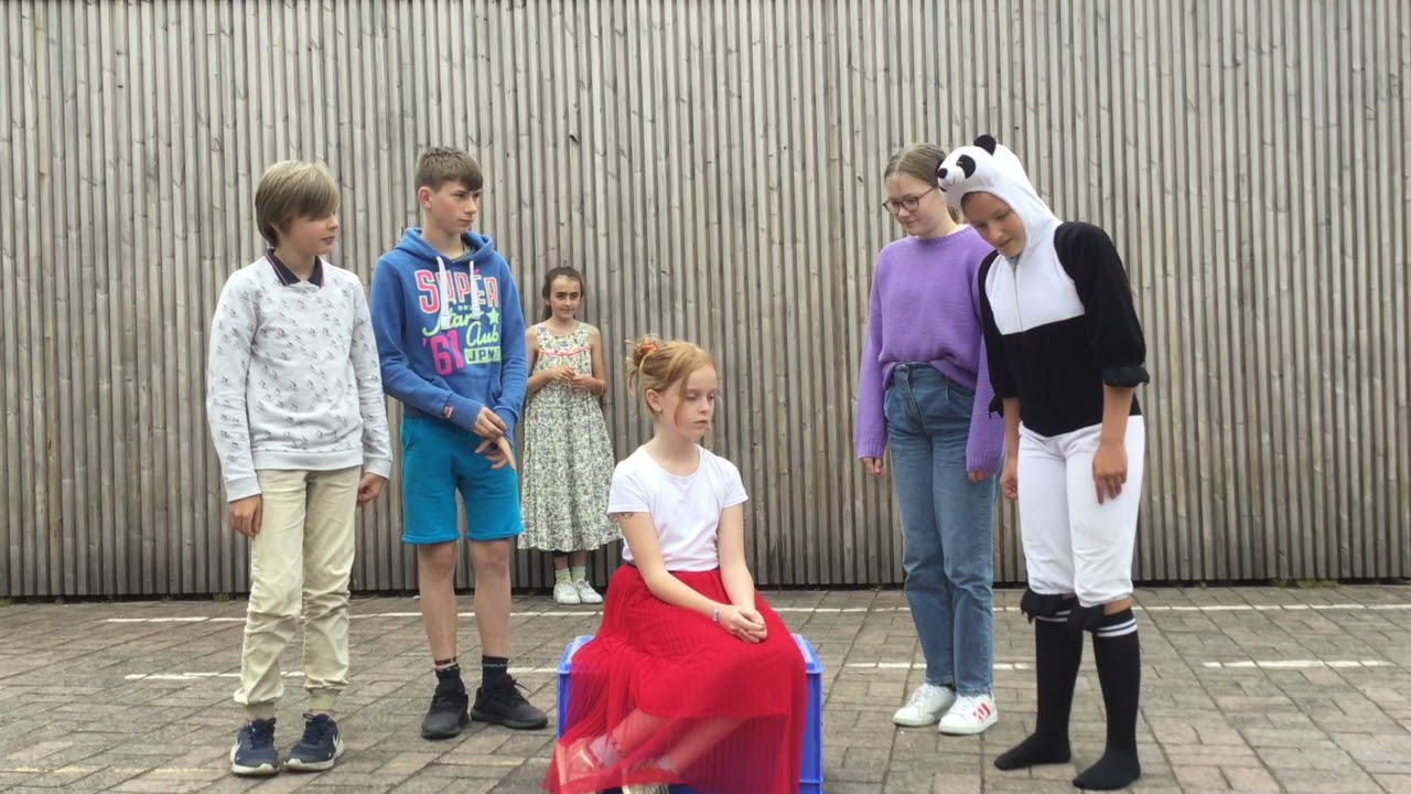 Zesde leerjaar afscheid.  Bedanking leerkrachten.